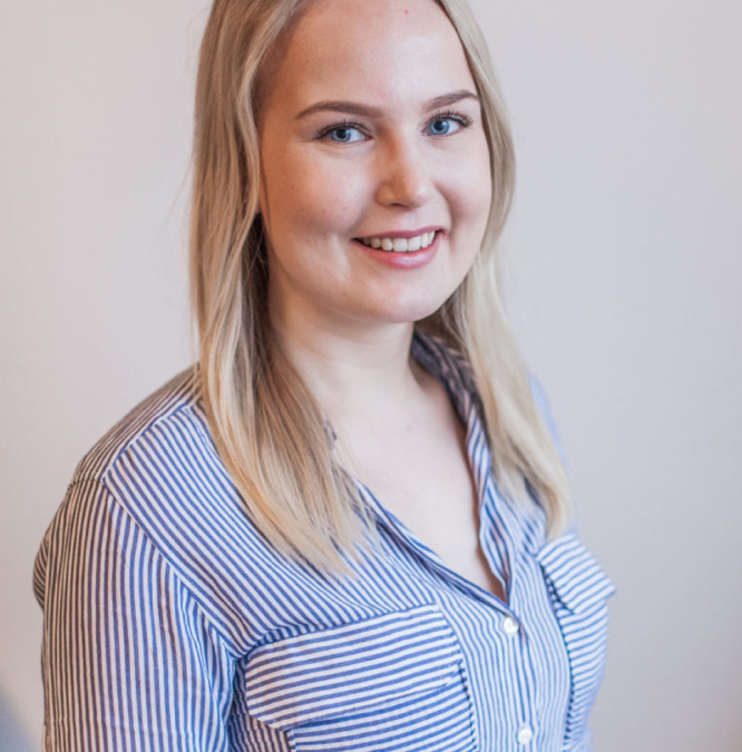 Laura Fagerlund representerar Svensk Ungdom i IFLRY